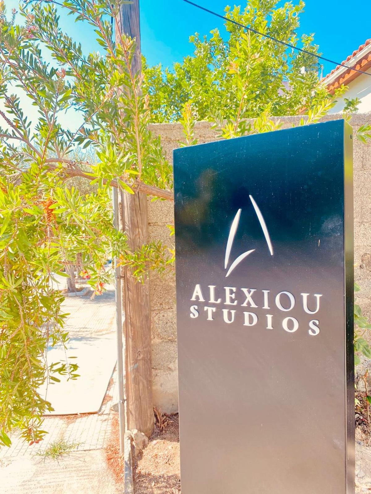 Alexiou Studios Loutra Edipsou  Exterior photo